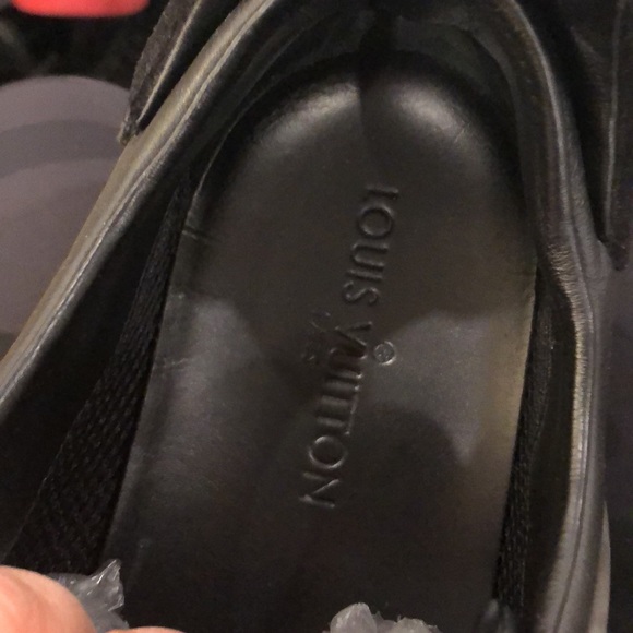 Authentic Louis Vuitton fits like a size 9 men - Picture 8 of 9